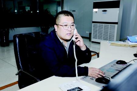           刻苦钻研业务 图片由国电电力大同发电有限责任公司团委提供        