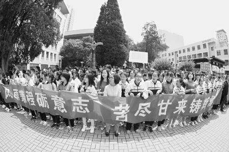           以梦为马,不负韶华。 本版摄影 本报记者 胡远嘉        
