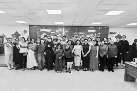          联欢会提升了居民的幸福感与归属感 图片由太原市青年路二社区提供        