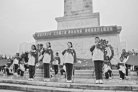           青春担当，奋勇前行。        