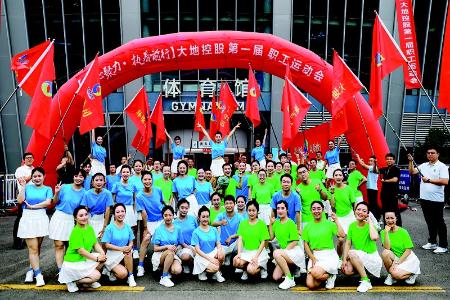           扎实开展各类实践活动，服务青年、凝聚青年、引领青年。 本版图片均由大地控股团委提供        