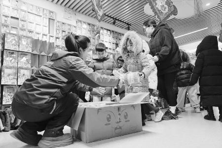           天一城幼儿园竭尽所能为孩子们送去温暖 图片由太原市天一城幼儿园提供        