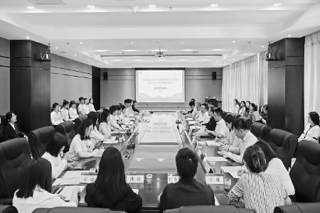           牢牢把握根本任务、政治责任、工作主线，切实履行引领凝聚青年、组织动员青年、联系服务青年职责。 本版图片均由山西财经大学团委提供        