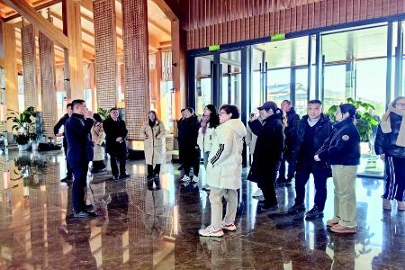           媒体团在清凉湾温泉康养小镇实地探访 本组摄影 本报记者 李芸红        