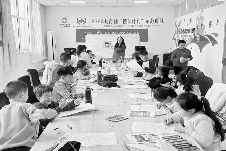           青少年绘制哪吒 图片由团省委社联部提供        
