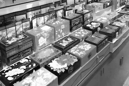           平遥推光漆器 本组图片为资料图片        