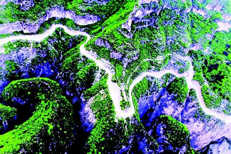           虹梯关挂壁公路        