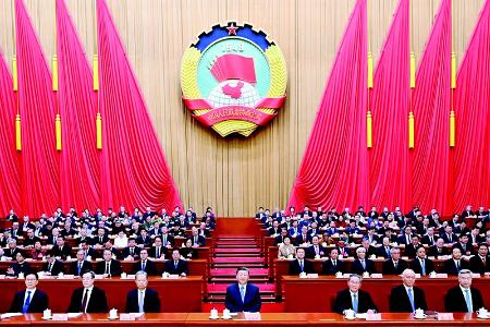           3月4日下午，中国人民政治协商会议第十四届全国委员会第三次会议在北京人民大会堂开幕。这是习近平、李强、赵乐际、蔡奇、丁薛祥、李希、韩正在主席台就座。 新华社记者 谢环驰 摄        