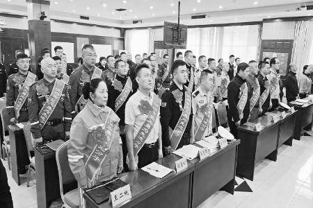           见义勇为先进分子和先进群体受表彰        