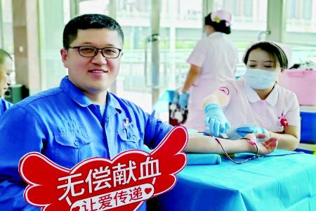           以身作则，带动青年投身公益。 图片由受访者提供        