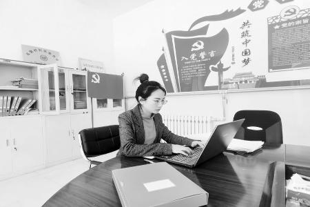           王晓媛心系群众，解决村民的所盼所急所难。        