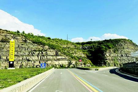           黄河一号旅游公路石楼段        