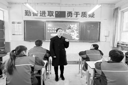           扎根山区，脚踏实地。 见习记者 路诗洁 摄        