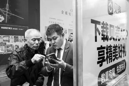           市民尽享一站式住房消费体验 本报记者 胡远嘉 摄        