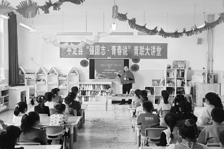           青联大讲堂凝聚力量 本报记者 孟存田 摄        