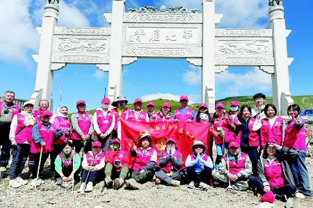           服务队积极投身各项志愿服务活动图片由五台山风景名胜区青年志愿者服务队提供        