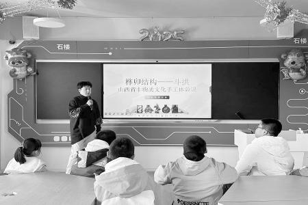           孔宇寒在石楼支教 图片由受访者提供        