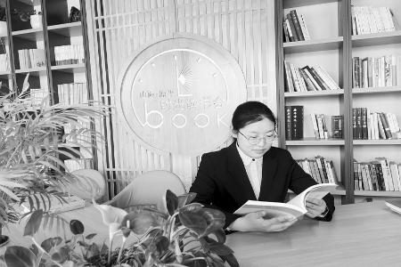           张献丹竭尽所能守护着每一名病患 图片由受访者提供        