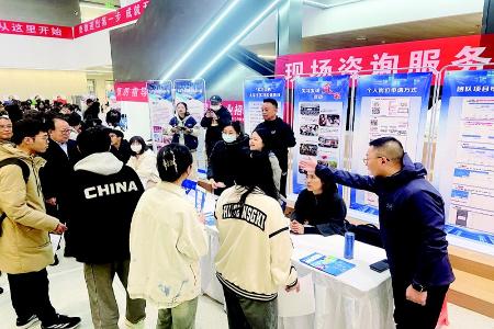           近200家单位前来招贤揽才 图片由太原师范学院提供        