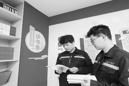           深学深悟、入脑入心。 图片由晋能控股集团潞新公司提供        