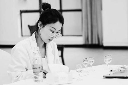           史洋洋用匠心守护汾酒清香品质 图片由受访者提供        