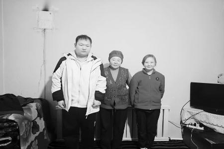           王天瑞通过家访拉近距离。本版图片均由忻州师范学院提供        