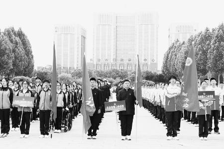           长治市举行2025年示范性集中入团仪式 见习记者 路诗洁 摄        