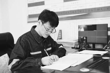           勇于吃苦、敢于战斗、乐于奉献。 图片由通讯员翟隽提供        