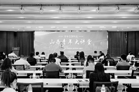           青年投身科技创新 通讯员 冯晓阳 摄        
