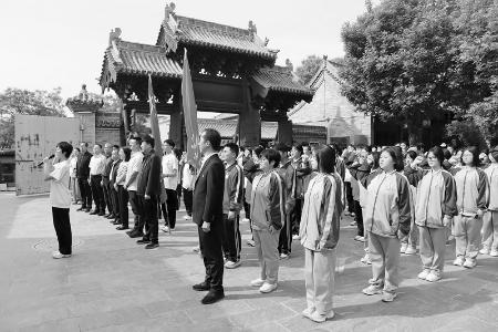           团忻州市忻府区委举办2025年示范性集中入团仪式 图片由团忻州市忻府区委提供        