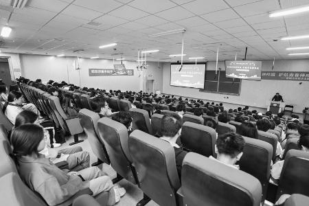           反诈知识进校园 图片由山西移动团委提供        