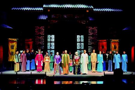           明星版话剧《立秋》在长治开演        