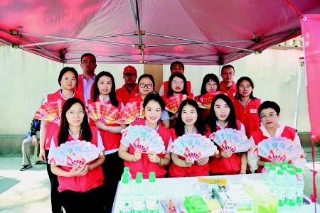           用不变深情与创新的心意为高考学子加油 图片由山西五建集团提供        