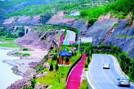           黄河一号旅游公路 本版图片均为资料图片        