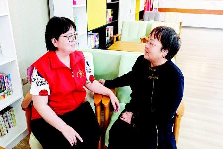           把青春扎根在社区 见习记者 路诗洁 摄        