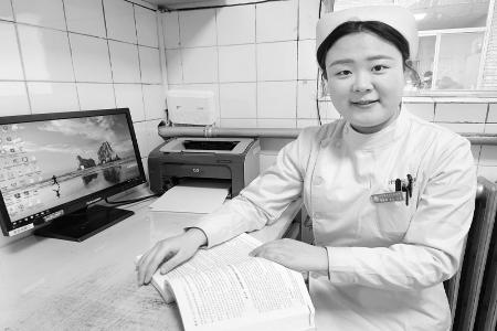           杨鑫雅用心守护，温暖广大患者。        