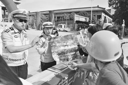           安全宣传入民心 图片由通讯员费国强提供        