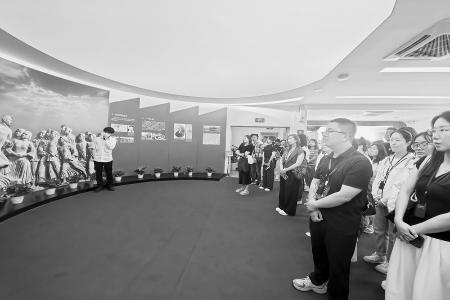           学员参观学习 图片由团晋城市委提供        