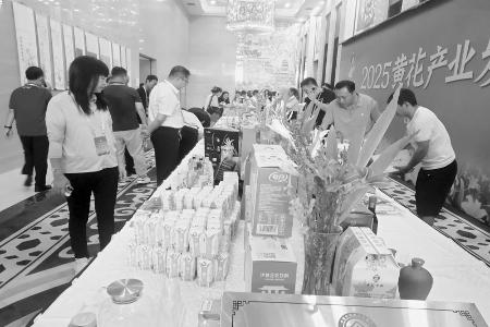           大同黄花精深加工产品受青睐 本报记者 吕汉富 摄        