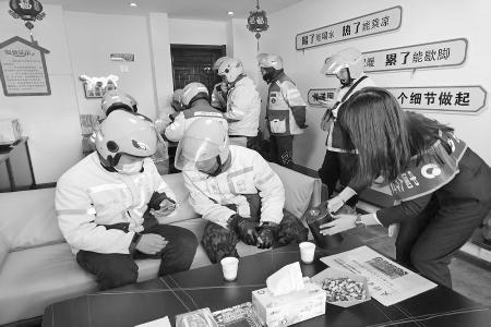           青春网格里的点点星火与城市发展的强劲脉搏同频共振        