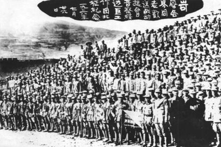               图31938年7月，岢岚县各界欢送战动总会晋察绥边区工作团随八路军大青山支队北上大青山，创建抗日根据地时留影。        