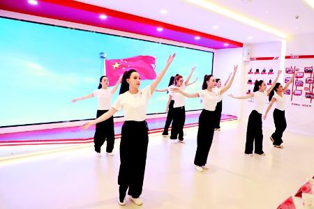           多彩活动映初心 图片由太原市万柏林区融媒体中心提供        
