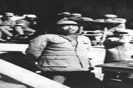               1939年10月，为制止反共逆流，彭德怀给新军决死第一纵队干部作《克服目前政局主要危险，坚持华北抗战》的报告。        