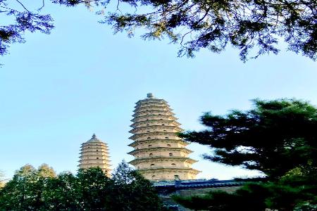           凌霄双塔        