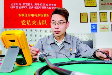           冯宇熙用工匠精神诠释航天初心 图片由受访者提供        