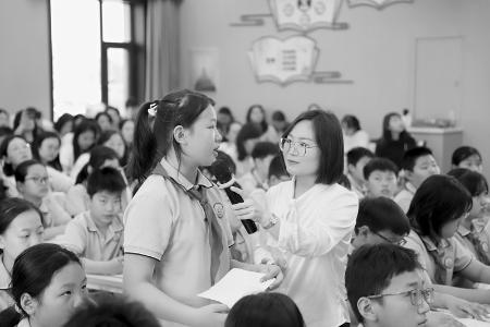           卢夏在点滴中诠释了人民教师的责任与担当        