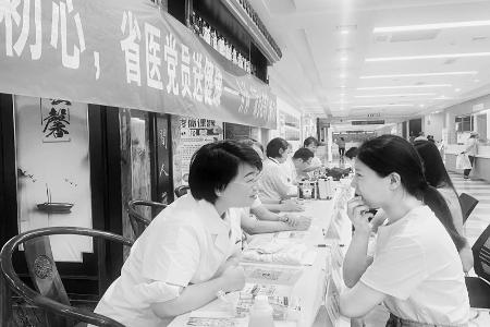           公益医疗服务为群众健康保驾护航        