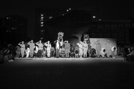           在光影交织中演绎家国情怀 通讯员 齐鹏宇 摄        