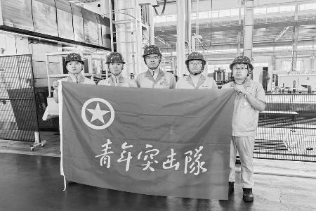 敢为先锋，勇挑重担。 图片由太重集团团委提供