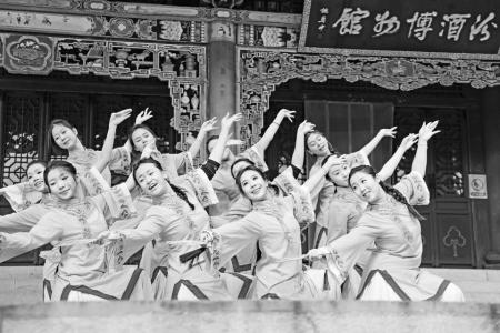 青少年在亲身体验和艺术表达中感受三晋古韵 本组摄影 本报记者 王钰钦